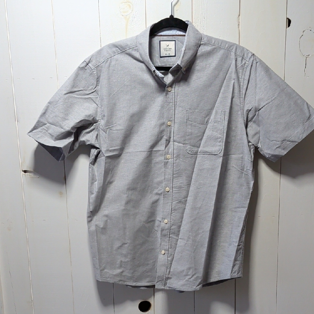 🦜Denver Hayes Medium Short-sleeve button down shirt